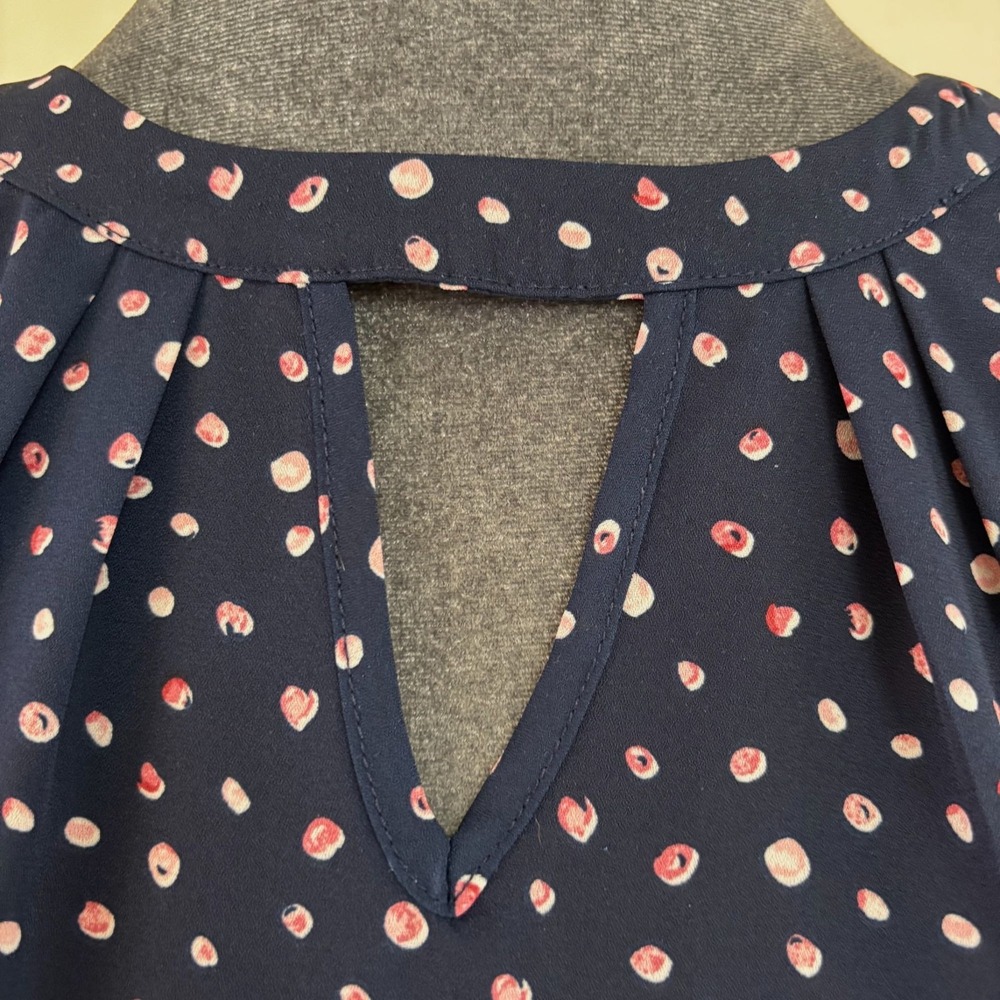 FORTUNE + IVY - Navy Polka Dot Keyhole Cap Sleeve Tie Back Blouse Women's Size L - Picture 2 of 13